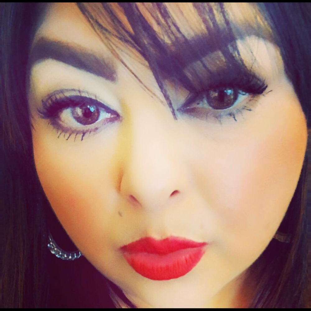 Meet your Posher, LYLYANA